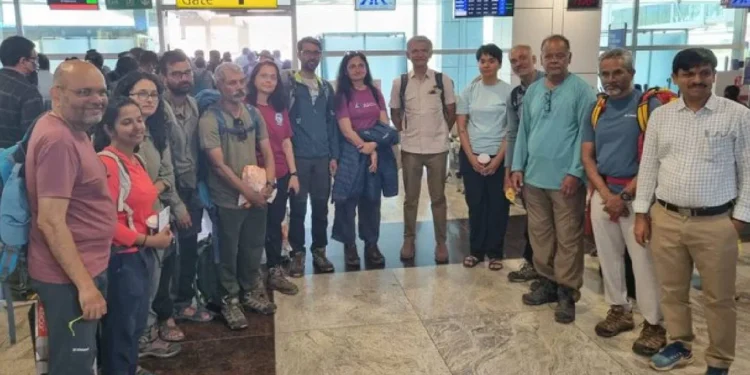 ಮರಳಿ ಕರ್ನಾಟಕಕ್ಕೆ ಬಂದ ಕನ್ನಡಿಗರು!