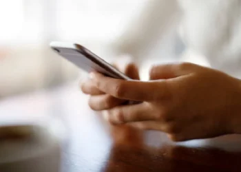 ಇನ್ ಸ್ಟಾದಲ್ಲಿ ಯುವಕರೊಂದಿಗೆ ಚಾಟ್ ಮಾಡಬೇಡ ಅಂತ ಬುದ್ಧಿವಾದ ಹೇಳಿದ ಪತಿ; ಆತ್ಮಹತ್ಯೆಗೆ ಶರಣಾದ ಪತ್ನಿ