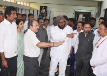 ಬ್ರಿಮ್ಸ್‌ಗೆ ಸಚಿವ ಈಶ್ವರ ಖಂಡ್ರೆ ಭೇಟಿ; ಡೆಂಗಿ ನಿಯಂತ್ರಿಸಲು ಸೂಚನೆ