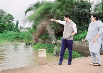 ನದಿಪಾತ್ರಗಳಿಗೆ ಜಿಲ್ಲಾಧಿಕಾರಿ ಮೊಹಮ್ಮದ್ ರೋಷನ್ ಭೇಟಿ: ಪ್ರವಾಹ ನಿರ್ವಹಣೆ ಸಿದ್ಧತೆ ಪರಿಶೀಲನೆ