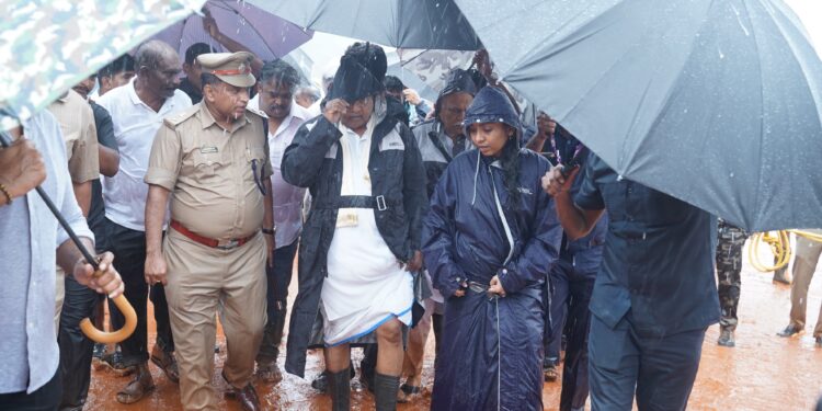 ಜೀವದ ಹಂಗು ತೊರೆದು ಕಾರ್ಯಾಚರಣೆ ನಡೆಸುತ್ತಿರುವ ಸಿಬ್ಬಂದಿಯ ಕಾರ್ಯಕ್ಷಮತೆಗೆ ಸಿಎಂ ಶ್ಲಾಘನೆ