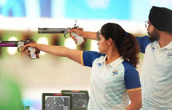 ಭಾರತಕ್ಕೆ 2ನೇ ಪದಕ; 10 ಮೀ ಏರ್ ಪಿಸ್ತೂಲ್ ಸ್ಪರ್ಧೆಯಲ್ಲಿ ಮನು ಭಾಕರ್ ಸರಬ್ಜೋತ್ ಸಿಂಗ್ ಜೋಡಿಗೆ ಕಂಚು