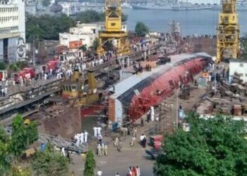 ಬೆಂಕಿ ಅವಘಢ; ಐಎನ್ಎಸ್ ಬ್ರಹ್ಮಪುತ್ರಾ ನೌಕೆಗೆ ಹಾನಿ