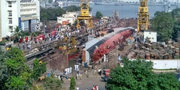 ಬೆಂಕಿ ಅವಘಢ; ಐಎನ್ಎಸ್ ಬ್ರಹ್ಮಪುತ್ರಾ ನೌಕೆಗೆ ಹಾನಿ