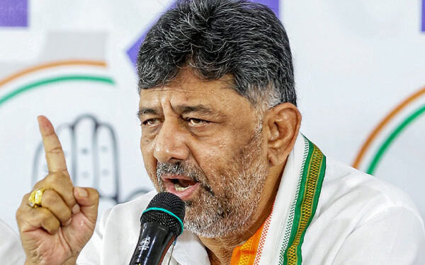 ಯಾರೇ ಬರಲಿ, ಹೋಗಲಿ, ಏನೇ ಟೀಕೆ ಮಾಡಲಿ, ತಲೆಕೆಡಿಸಿ ಕೊಳ್ಳುವುದಿಲ್ಲ. ಟೀಕೆಗಳು ಸಾಯುತ್ತವೆ, ಕೆಲಸಗಳು ಉಳಿಯುತ್ತವೆ: ಡಿಸಿಎಂ ಡಿ. ಕೆ. ಶಿವಕುಮಾರ್