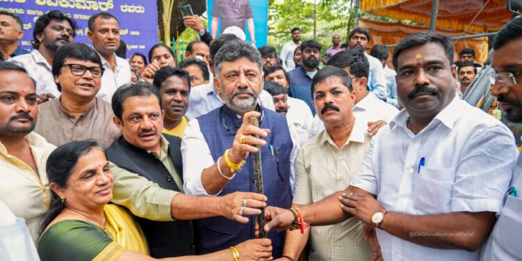 ಬೆಂಗಳೂರಲ್ಲಿ ಗುಂಡಿಮುಕ್ತ ರಸ್ತೆ;1800 ಕೋಟಿ ರೂ ವೆಚ್ಚದ ವೈಟ್ ಟಾಪಿಂಗ್ ಯೋಜನೆ : ಡಿಸಿಎಂ ಡಿ.ಕೆ. ಶಿವಕುಮಾರ್