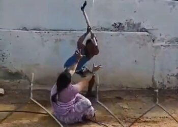 ಆಸ್ತಿಗಾಗಿ ಸ್ವಂತ ಅಕ್ಕನ ಮೇಲೆ ಕೊಡಲಿಯಿಂದ ಹಲ್ಲೆ ನಡೆಸಿದ ತಮ್ಮ !ವಿಡಿಯೋ ವೈರಲ್