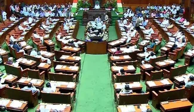 ಮುಂಗಾರು ಅಧಿವೇಶನ ಮೊದಲ ದಿನವೇ ಸರ್ಕಾರಕ್ಕೆ ಬಿಸಿ ಮುಟ್ಟಿಸಿದ ವಿಪಕ್ಷಗಳು !