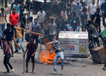ವಿಕೋಪಕ್ಕೆ ತಿರುಗಿದ ವಿದ್ಯಾರ್ಥಿ ಪ್ರತಿಭಟನೆ ! ಬಾಂಗ್ಲಾದೇಶದಲ್ಲಿ ಹಿಂಸಾಚಾರಕ್ಕೆ 32 ಬಲಿ ! 