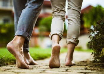 ಪ್ರತಿದಿನ ಬರಿಗಾಲಿನಲ್ಲಿ ನಡೆಯುವುದರಿಂದ ಆರೋಗ್ಯಕ್ಕೆ ಏನೆಲ್ಲಾ ಬೆನಿಫಿಟ್ಸ್ ಇದೆ ಗೊತ್ತಾ.?