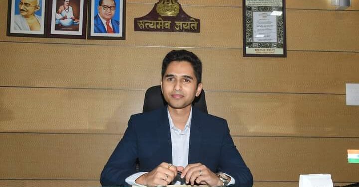 ನೂತನ ಜಿಲ್ಲಾಧಿಕಾರಿ ಮೊಹಮ್ಮದ್ ರೋಷನ್ ಅಧಿಕಾರ ಸ್ವೀಕಾರ