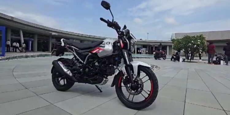 ವಿಶ್ವದ ಮೊದಲ ಸಿಎನ್ಜಿ ಬೈಕ್ ಬಿಡುಗಡೆ ಮಾಡಿದ ಬಜಾಜ್