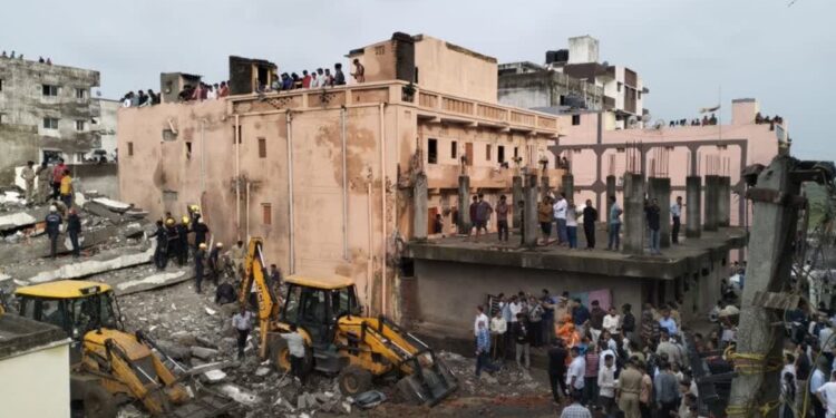 ಸೂರತ್‌ ನಲ್ಲಿ ಕಟ್ಟಡ ಕುಸಿತ ; ಎಂಟು ಸಾವು , 15 ಜನರಿಗೆ ಗಂಭೀರ ಗಾಯ