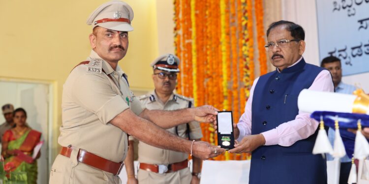 ಕಾರಾಗೃಹ ಮತ್ತು ಸುಧಾರಣಾ ಸೇವೆ ಇಲಾಖೆಯ ಅಧಿಕಾರಿ ಮತ್ತು ಸಿಬ್ಬಂದಿಗಳಿಗೆ ಪ್ರಶಸ್ತಿ…