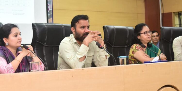 ವಿಪತ್ತು ನಿರ್ವಹಣೆ ಕುರಿತ ಜಿಲ್ಲಾ ಮಟ್ಟದ ಸಭೆಯಲ್ಲಿ ಕಾರ್ಮಿಕ ಸಚಿವ ಸಂತೋಷ್‌ ಲಾಡ್‌ ನಿರ್ದೇಶನ.
