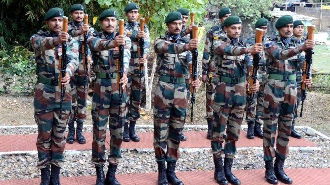 ಭಯೋತ್ಪಾದಕರ ಧಾಳಿಯಲ್ಲಿ ಇಬ್ಬರು ಸೈನಿಕರಿಗೆ ಗಾಯ