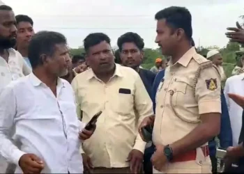 80ಕ್ಕೂ ಹೆಚ್ಚು ಗೋರಿಗಳು ನೆಲಸಮ: ಪ್ರಕರಣ ದಾಖಲು..!!