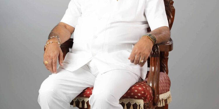 ಕರ್ನಾಟಕದಲ್ಲಿ ಜನನಾಯಕರಾಗಿ ಬೆಳೆದವರಲ್ಲಿ ಮಾಜಿ ಮುಖ್ಯ ಮಂತ್ರಿ ಶ್ರೀ ಬಿ. ಎಸ್. ಯಡಿಯೂರಪ್ಪನವರೂ ಒಬ್ಬರು….