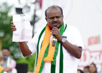 ಬಂಡೆ ಹೊಡೆದು ಸಂಪಾದನೆ ಮಾಡಿದ್ದು ಎಷ್ಟು..? ರಹಸ್ಯ ಬಿಚ್ಚಿಡ್ತಾರಂತೆ HDK