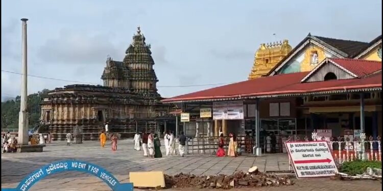 ಶೃಂಗೇರಿ ಶಾರದಾಂಬೆ ಸನ್ನಿಧಿಯಲ್ಲಿ ಇಂದಿನಿಂದ ವಸ್ತ್ರ ಸಂಹಿತೆ ಜಾರಿ..