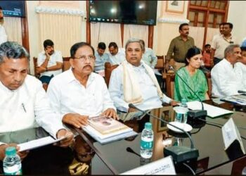 ರಾಜ್ಯಪಾಲರ ನಡೆಯ ವಿರುದ್ಧ ಸಂಪುಟದ ನಿರ್ಣಯ ! ನೋಟಿಸ್ ಹಿಂಪಡೆಯಲು ಕ್ಯಾಬಿನೆಟ್ ತಾಕೀತು !