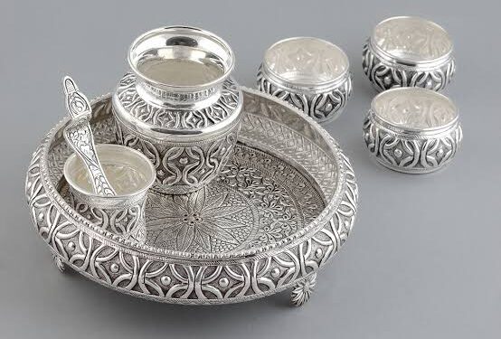 ಬೆಳ್ಳಿ ವಸ್ತುಗಳು ಕಪ್ಪಾಗಿದ್ದರೆ, ಈ ಸಿಂಪಲ್ ಟಿಪ್ಸ್ ಫಾಲೋ ಮಾಡಿ ಹೊಳಪು ಹೆಚ್ಚಿಸಿ.!