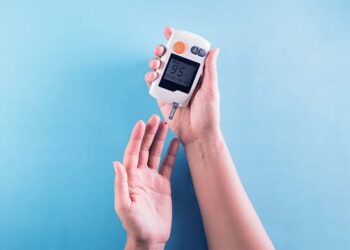 ರಕ್ತದಲ್ಲಿ ಸಕ್ಕರೆ ಮಟ್ಟ ಕಡಿಮೆಯಾದಾಗ, ತಕ್ಷಣಕ್ಕೆ ಈ ಪದಾರ್ಥಗಳನ್ನ ಸೇವಿಸಿ.!