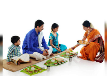 ಕೆಳಗೆ ಕುಳಿತು ಊಟ ಮಾಡುವುದರಿಂದ ಆರೋಗ್ಯಕ್ಕೆ ಎಷ್ಟೆಲ್ಲ ಬೆನಿಫಿಟ್ಸ್ ಇದೆ ನೀವೆ ನೋಡಿ.!