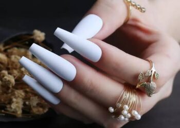 ಉಗುರುಗಳನ್ನು ಉದ್ದವಾಗಿ ಬೆಳೆಸುವುದರಿಂದ ಏನೆಲ್ಲಾ ಸೈಡ್ ಎಫೆಕ್ಟ್ಸ್ ಇದೆ ಗೊತ್ತಾ?