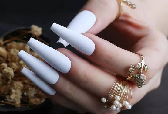 ಉಗುರುಗಳನ್ನು ಉದ್ದವಾಗಿ ಬೆಳೆಸುವುದರಿಂದ ಏನೆಲ್ಲಾ ಸೈಡ್ ಎಫೆಕ್ಟ್ಸ್ ಇದೆ ಗೊತ್ತಾ?