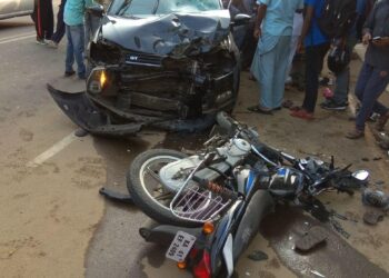 ಬೆಂಗಳೂರು ರಸ್ತೆಯಲ್ಲಿ ಗಲಾಟೆ.. ಕಾರಿನಲ್ಲಿ ಗುದ್ದಿಸಿ ಬೈಕ್‌ ಸವಾರನ ಕೊಲೆ