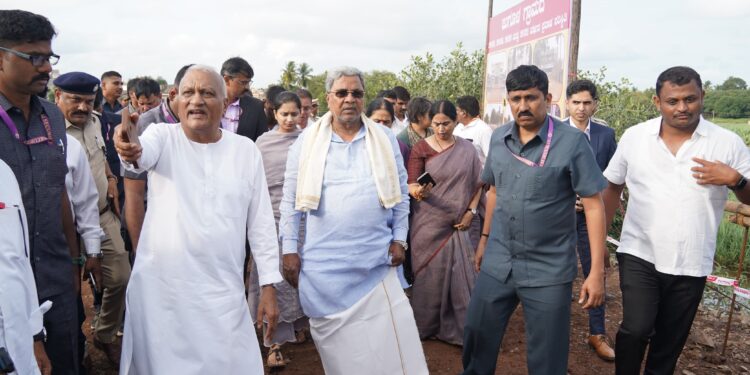 ನೆರೆ ಹಾವಳಿಗೆ ತುತ್ತಾಗುವ ಗ್ರಾಮಗಳ ಸ್ಥಳಾಂತರ ಕುರಿತು ಜನಪ್ರತಿನಿಧಿಗಳೊಂದಿಗೆ ಚರ್ಚಿಸಿ ತೀರ್ಮಾನ: ಮುಖ್ಯಮಂತ್ರಿ ಸಿದ್ದರಾಮಯ್ಯ