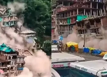 ಹಿಮಾಚಲ ಮೇಘಸ್ಫೋಟ : ಮೈ ಝಂ ಎನಿಸುವಂತಿದೆ ಕಟ್ಟಡ ಕುಸಿತ