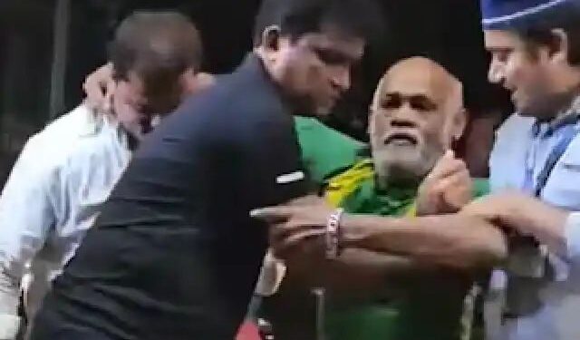 ಮದ್ಯ ಕುಡಿದು ರಸ್ತೆಯಲ್ಲೇ ತೂರಾಡಿದ ಮಾಜಿ ಕ್ರಿಕೆಟಿಗ ವಿನೋದ್ ಕಾಂಬ್ಳಿಗೆ; ವಿಡಿಯೋ ವೈರಲ್