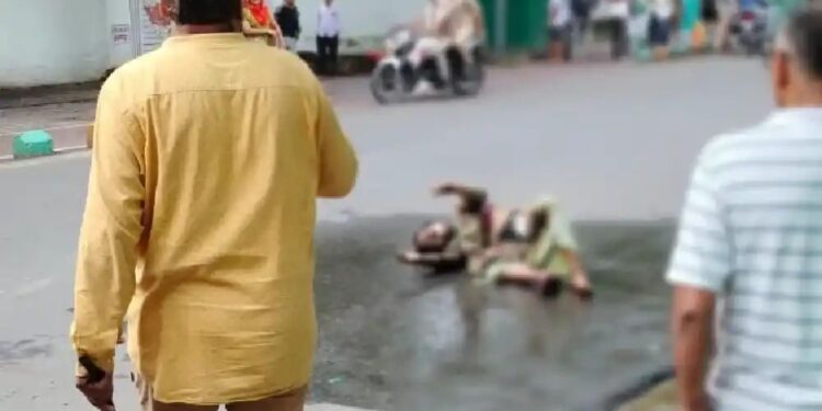 ಯೋಗಿ ಆದಿತ್ಯನಾಥ್ ನಿವಾಸದ ಹೊರಗೆ ಬೆಂಕಿ ಹಚ್ಚಿಕೊಂಡು ಆತ್ಮಹತ್ಯೆಗೆ ಯತ್ನಿಸಿದ ಮಹಿಳೆ..