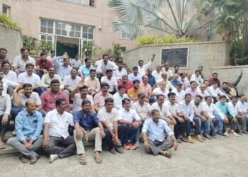 ರಾಜ್ಯ ಸರ್ಕಾರದ ವಿರುದ್ಧ ಗುತ್ತಿಗೆದಾರರ – ಪ್ರೊಟೆಸ್ಟ್ ಬಾಕಿ ಬಿಲ್ ಪಾವತಿಸುವಂತೆ ಆಗ್ರಹ !