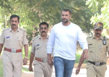 ದರ್ಶನ್ ಮಾಡಿದ್ದು ವಿಘ್ನ ಹರ ಮುದ್ರ – ಅದು ಅಸಭ್ಯ ಕೈ ಸನ್ನೆ ಅಲ್ಲ ! ಅಭಿಮಾನಿಗಳ ಸ್ಪಷ್ಟನೆ !