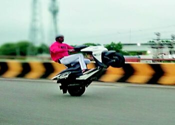 ವೀಲಿಂಗ್ ಪುಂಡರ ವಿರುದ್ಧ ಸುಮೋಟೋ ಕೇಸ್ – ಕಿಡಿಗೇಡಿಗಳಿಗಳಿ ಬೆಂಗಳೂರು ಪೊಲೀಸರ ತಲಾಶ್ !