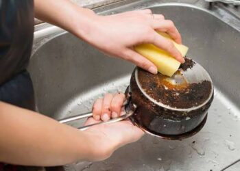 ಪಾತ್ರಗಳಲ್ಲಿರುವಂತಹ ಕಲೆಗಳನ್ನ ತೆಗೆಯಲು ಈ ಸಿಂಪಲ್ ಟಿಪ್ಸ್ ಟ್ರೈ ಮಾಡಿ.!