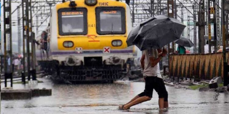 ಆಂಧ್ರದಲ್ಲಿ ಭಾರೀ ಮಳೆ ! 110 ರೈಲುಗಳ ಸಂಚಾರ ಬಂದ್ !