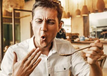 Spicy Food Health Effects: ಮಸಾಲೆಯುಕ್ತ ಆಹಾರವನ್ನು ಅತಿಯಾಗಿ ಸೇವಿಸಿದರೆ, ದೇಹದಲ್ಲಿ ಈ ಸಮಸ್ಯೆಗಳು ಎದುರಾಗುವುದು ಖಂಡಿತ.!