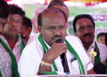 ನಿಮ್ಮ ಭಾವನೆಗಳಿಗೆ ವಿರುದ್ಧವಾಗಿ ನಿರ್ಧಾರ ಮಾಡಲ್ಲ; ಕಾರ್ಯಕರ್ತರಿಗೆ ಮಾತು ಕೊಟ್ಟ ಹೆಚ್.ಡಿ.ಕುಮಾರಸ್ವಾಮಿ