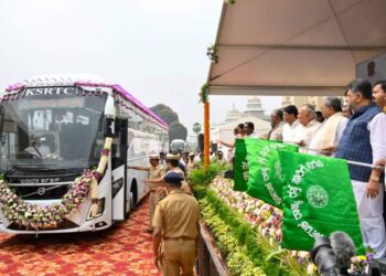 ಬೆಂಗಳೂರು:20 ನೂತನ ವೋಲ್ವೋ ಐರಾವತ ಬಸ್ ಗಳಿಗೆ CM ಸಿದ್ದರಾಮಯ್ಯ ಚಾಲನೆ