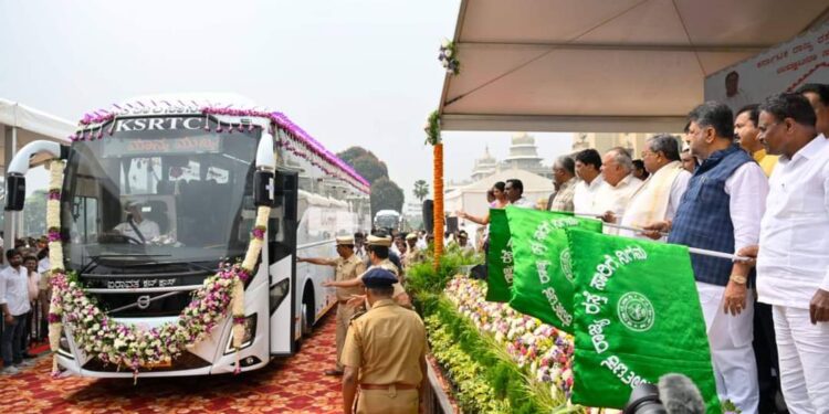 ಬೆಂಗಳೂರು:20 ನೂತನ ವೋಲ್ವೋ ಐರಾವತ ಬಸ್ ಗಳಿಗೆ CM ಸಿದ್ದರಾಮಯ್ಯ ಚಾಲನೆ