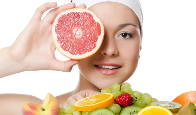 ಈ ಹಣ್ಣುಗಳನ್ನ ತಪ್ಪದೇ ತಿನ್ನುವುದರಿಂದ ತ್ವಚೆಯ ಆರೋಗ್ಯವನ್ನು ಕಾಪಾಡುತ್ತದೆ.!