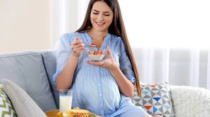 ಗರ್ಭಿಣಿಯರು ತಮ್ಮ ಆರೋಗ್ಯವನ್ನು ಸುಧಾರಿಸಿಕೊಳ್ಳಲು, ತಪ್ಪದೇ ಈ ಹಣ್ಣುಗಳನ್ನ ತಿನ್ನೋದು ಉತ್ತಮ.!