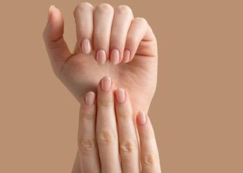 ಉಗುರುನಾ ಸುತ್ತ ಕಪ್ಪು ಕೆಲೆಯಾಗಿದ್ರೆ, ಈ ರೆಮಿಡಿನಾ ಟ್ರೈ ಮಾಡಿ.!