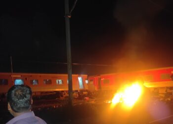 ಮೈಸೂರು-ದರ್ಬಾಂಗ ರೈಲು ಅಪಘಾತ ! ಎರಡು ಬೋಗಿಗಳಿಗೆ ಬೆಂಕಿ – ಹಲವು ಪ್ರಯಾಣಿಕರಿಗೆ ಗಾಯ !