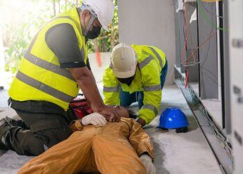 ಕಟ್ಟಡ ನಿರ್ಮಾಣದ ವೇಳೆ ಕರೆಂಟ್ ಶಾಕ್ – ನಾಲ್ವರು ಕಾರ್ಮಿಕರು ಜಸ್ಟ್ ಮಿಸ್ !!