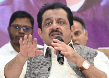 ಮುಜರಾಯಿ ಬೇರೆಯಲ್ಲ – ವಕ್ಫ್ ಬೇರೆಯಲ್ಲ ! ಬಿಜೆಪಿ ವಕ್ಫ್ ಪಾಲಿಟಿಕ್ಸ್ ವಿರುದ್ಧ ಜಮೀರ್ ಕಿಡಿ !